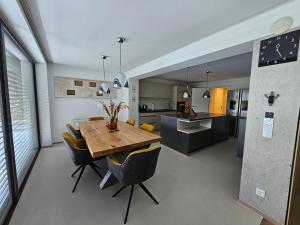 Kuchyňa alebo kuchynka v ubytovaní Apartments Shema