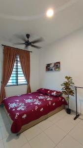 Postel nebo postele na pokoji v ubytování DT2165 Homestay 4 Room 8 Guest + 11 fotografií