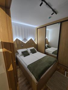 Postel nebo postele na pokoji v ubytování Privatni Apartman RIO DELUXE A1-8 u sklopu HOTEL VUČKO JAHORINA