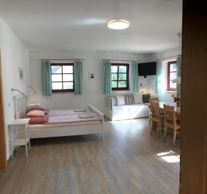 Posteľ alebo postele v izbe v ubytovaní Ubytování Praschlhaus