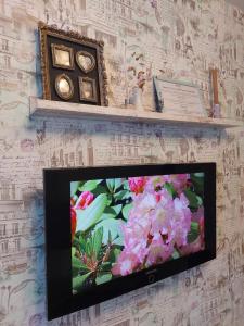 A television and/or entertainment centre at Tiny Paradise near Prisma