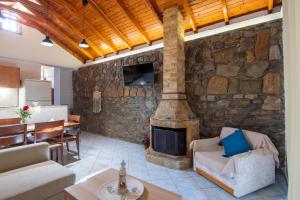 Gallery image of Traditional Stone House in Moudhros +56 photos