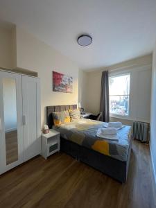 a bedroom with a bed and a window at Central quality point piccadilly in London +10 photos