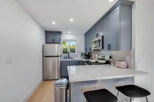 Photo de la galerie de l'établissement Brand New Apt W Parking Blocks From Downtown- D, à Sunnyvale