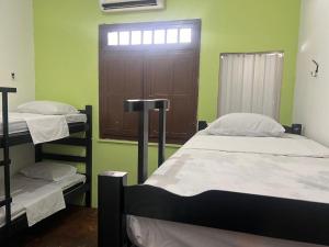 Postel nebo postele na pokoji v ubytování Calango Hostel