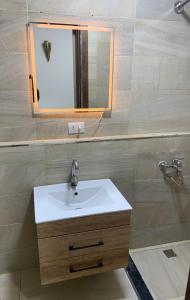 Un baño de Z Pyramids Inn