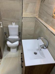 Un baño de Z Pyramids Inn