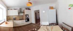 Kuchyňa alebo kuchynka v ubytovaní Apartmán ACTIVE