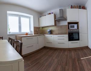 Kuchyňa alebo kuchynka v ubytovaní Apartmán ACTIVE