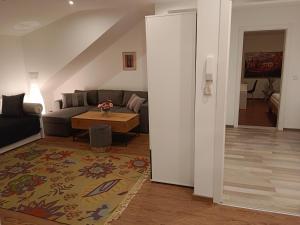 Posezení v ubytování Haus Josef, Apartment mit Balkon und 2 Schlafzimmer