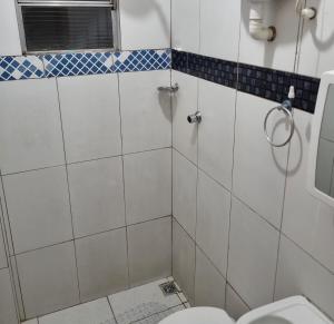 a bathroom with a shower and a toilet at Lara 1 in Vitória da Conquista