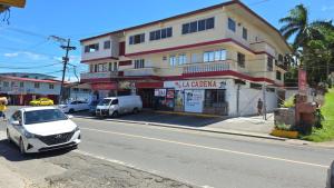 a white car parked in front of a building at Casa Las Minas en Pilón in Colón
