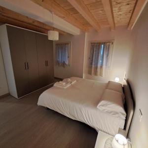 Postel nebo postele na pokoji v ubytování Sogno delle Dolomiti