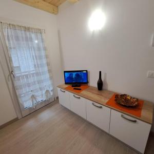 TV a/nebo společenská místnost v ubytování Sogno delle Dolomiti