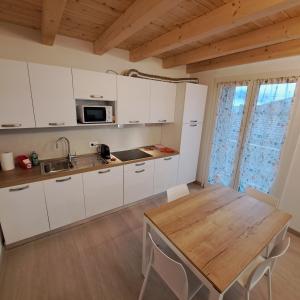 Kuchyň nebo kuchyňský kout v ubytování Sogno delle Dolomiti