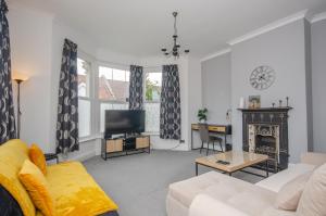 Μια τηλεόραση ή/και κέντρο ψυχαγωγίας στο Stylish 91sqm Victoria 2 bedroom Apartment