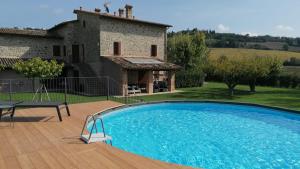 Basen w obiekcie Agriturismo Villa al piano lub w pobliżu