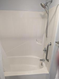 Ein Badezimmer in der Unterkunft Double Take! Renovated Vacation Home