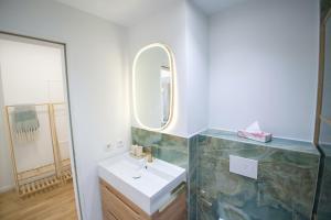 Phòng tắm tại Berlin hautnah! Designer-Apartment an der Spree +13 ảnh