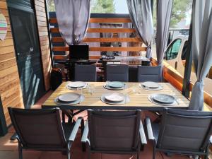 Χώρος καθιστικού στο Mobile home Bonaca