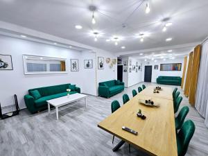 Posezení v ubytování Double room with Balcony Transalpina Ski Resort - DBL1