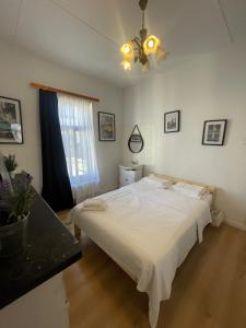 Rúm í herbergi á Coliving - sharing space EU +33 myndir