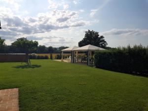 Ogród w obiekcie Agriturismo Villa al piano