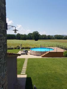 Basen w obiekcie Agriturismo Villa al piano lub w pobliżu