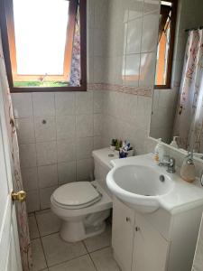 Koupelna v ubytování Casa Vitacura 12p pool snow shopping clinicas 5 dorm - 8 camas