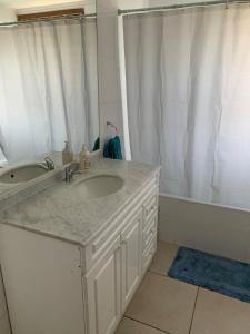 Fotografie z fotogalerie ubytování Casa Vitacura 12p pool snow shopping clinicas 5 dorm - 8 camas v destinaci Santiago