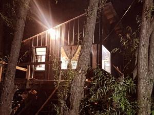a log cabin with a window at night at La poderosa delta tigre in Tigre