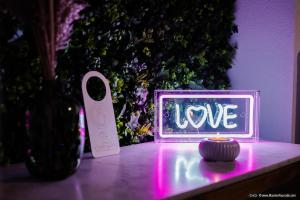 Fotografie z fotogalerie ubytování Epicur Forest - Logement romantique avec jacuzzi v destinaci Brax