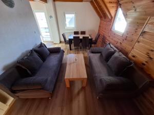 Istumisnurk majutusasutuses Apartmani Prisoje