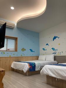 Postel nebo postele na pokoji v ubytování 安可的家 小孩及寵物免費 恆春老街夜市 屏東縣民宿0497
