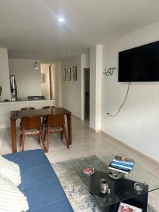 TV a/nebo společenská místnost v ubytování Apartamento remodelado, amplio y comodo