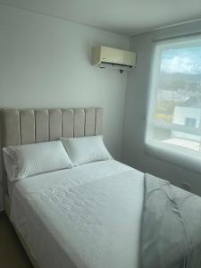 Photo de la galerie de l'établissement APARTAMENTO DE LUJO con AIRE ACONDICIONADO 5 min del rio Guatapurí centro comercial y parque de la leyenda vallenata, à Valledupar 11 autres photos