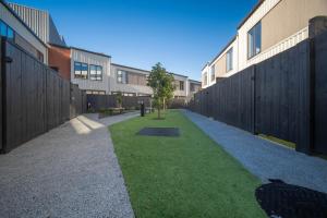 Zahrada ubytování Modern Townhouse Close to City with Full Kitchen - Ellerslie