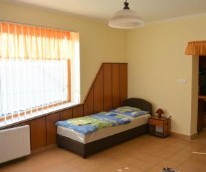 Posteľ alebo postele v izbe v ubytovaní Sasi Apartmanház