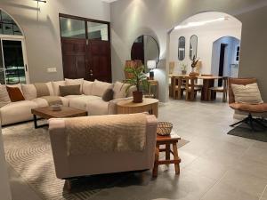a living room with couches and tables and mirrors at Casa Coco in Valle de Anton