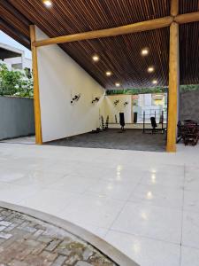 a large room with chairs and a wall with a gym at Condominio Nova angra in Angra dos Reis +44 photos