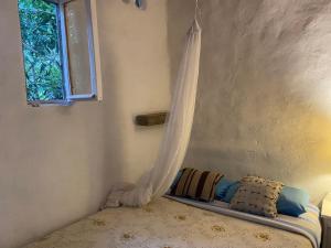 Cabaña Iris tesisinde bir odada yatak veya yataklar