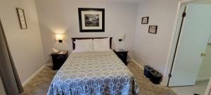 Un ou plusieurs lits dans un hébergement de l'établissement 5th Street Inn