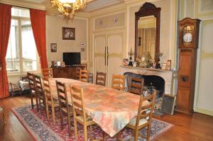 ห้องอาหารหรือที่รับประทานอาหารของ Chambres d'Hôtes Le Manoir d'Esneval