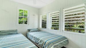 Una cama o camas en una habitación de Moomba On Main