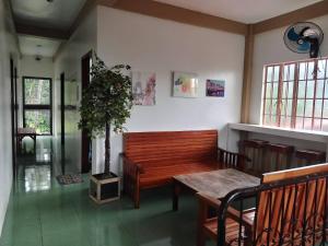 Gallery image of Estrelle Orange House - Backpackers Hub in Puerto Princesa City