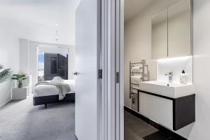 A bed or beds in a room at Sky Tower View 2BR Apt w Gym & Pool Access