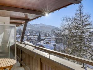 a balcony with a view of the snow covered mountains at Studio cabine à Megève pour 4 pers, avec balcon, animaux admis, proche télécabine - FR-1-453-323 in Megève