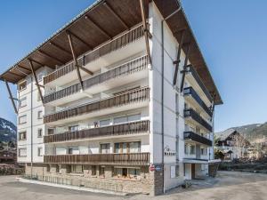 an apartment building with balconies on the side of it at Studio cabine à Megève pour 4 pers, avec balcon, animaux admis, proche télécabine - FR-1-453-323 in Megève +1 photo