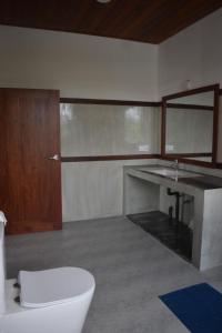 Zdjęcie z galerii obiektu Hotel Ocean View Cottage w mieście Hikkaduwa +62 zdjęcia