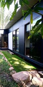 a house with windows and a green lawn at House Viotá in Viotá